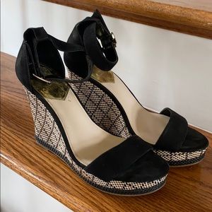 Vince Camuto black and beige sandals